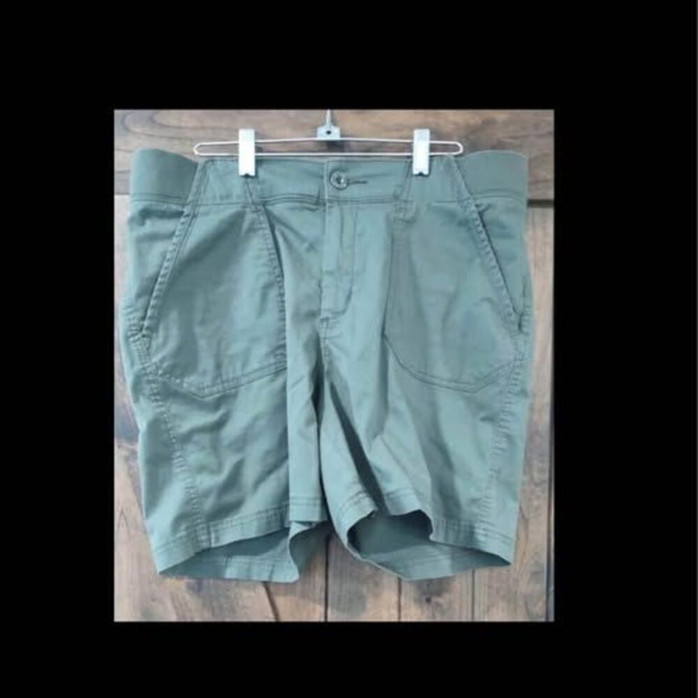 Shorts Size 14 Lee Easy Fit 6”=Inseam 11”=rise 18-20”=waist C3148